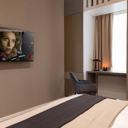 Qult - Misty Night Apartment Bucureşti Ngoại thất bức ảnh