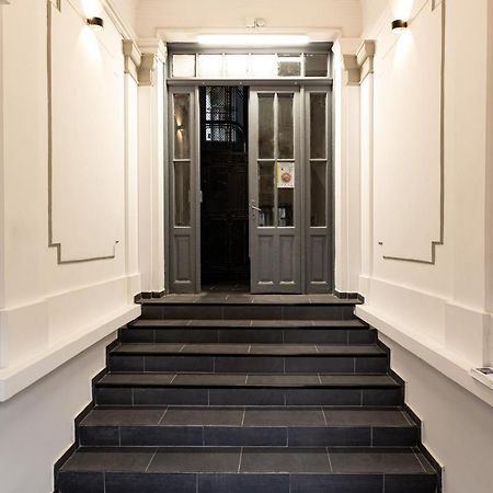 Qult - Misty Night Apartment Bucureşti Ngoại thất bức ảnh