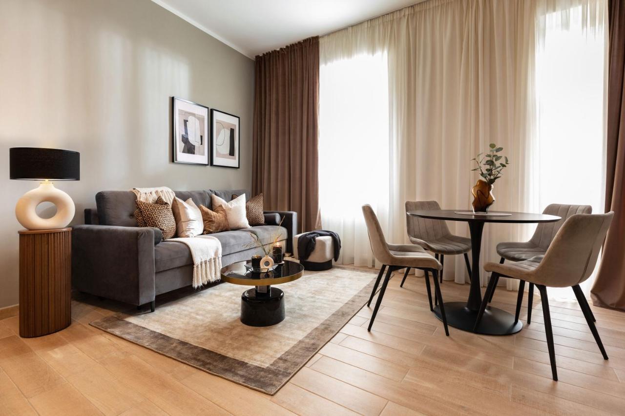 Qult - Misty Night Apartment Bucureşti Ngoại thất bức ảnh