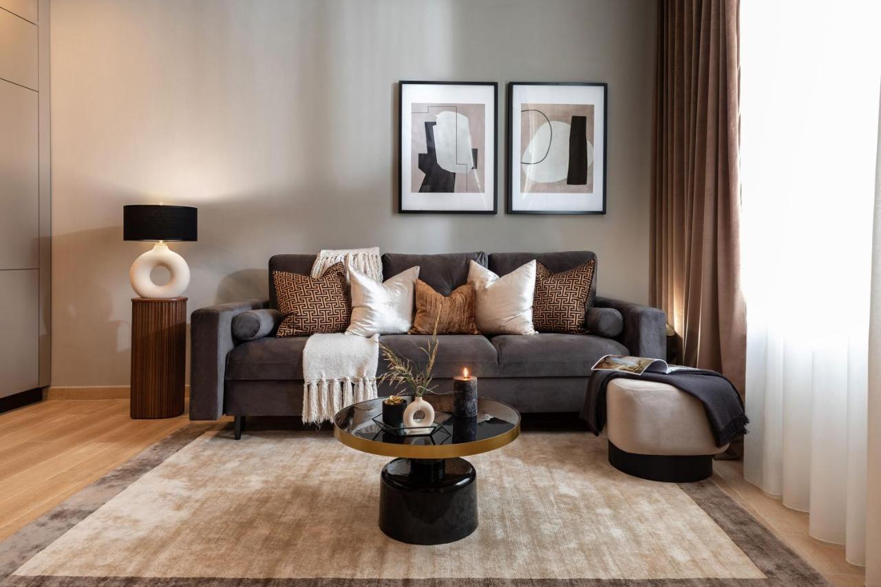 Qult - Misty Night Apartment Bucureşti Ngoại thất bức ảnh