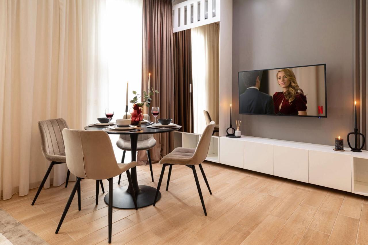 Qult - Misty Night Apartment Bucureşti Ngoại thất bức ảnh
