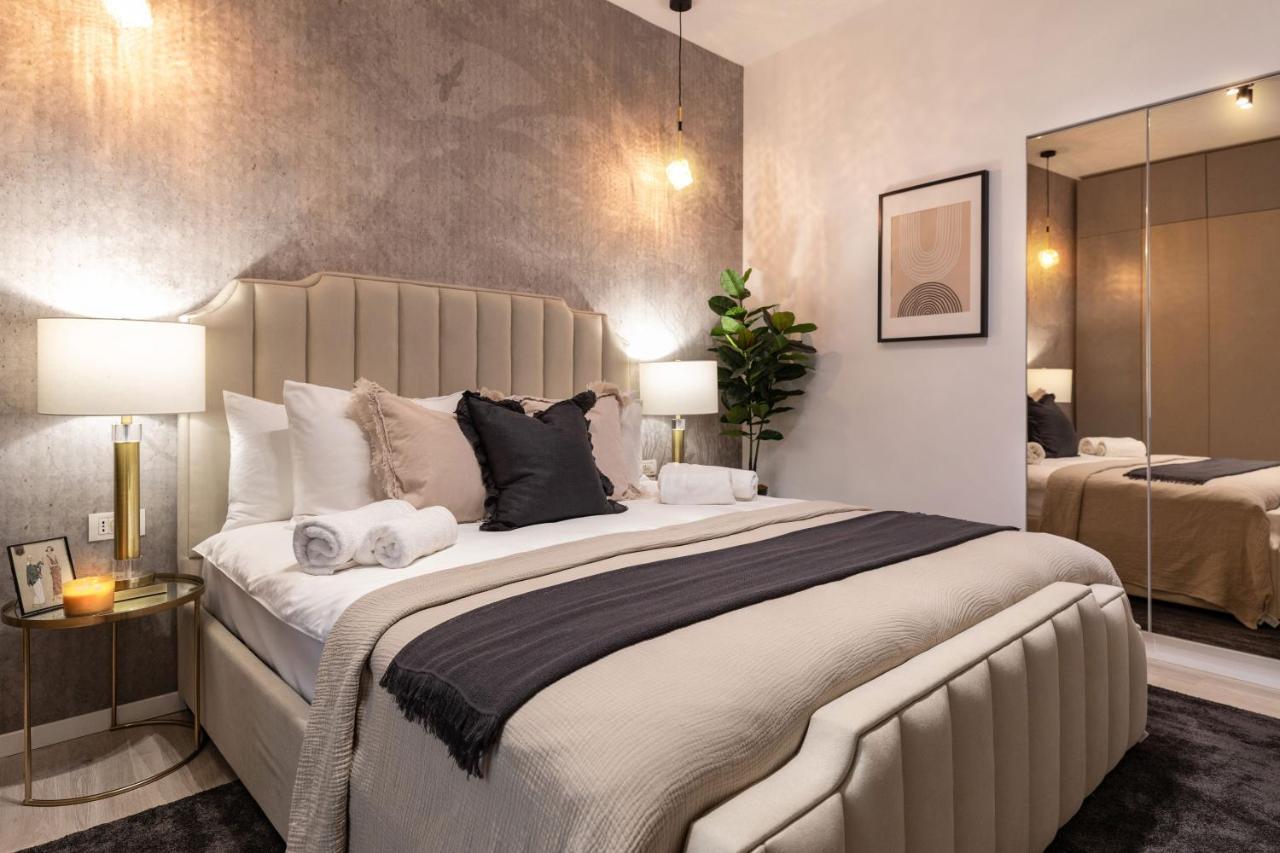 Qult - Misty Night Apartment Bucureşti Ngoại thất bức ảnh