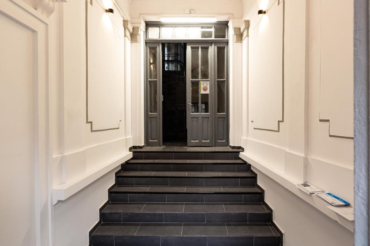Qult - Misty Night Apartment Bucureşti Ngoại thất bức ảnh