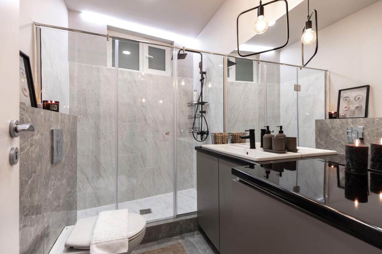Qult - Misty Night Apartment Bucureşti Ngoại thất bức ảnh