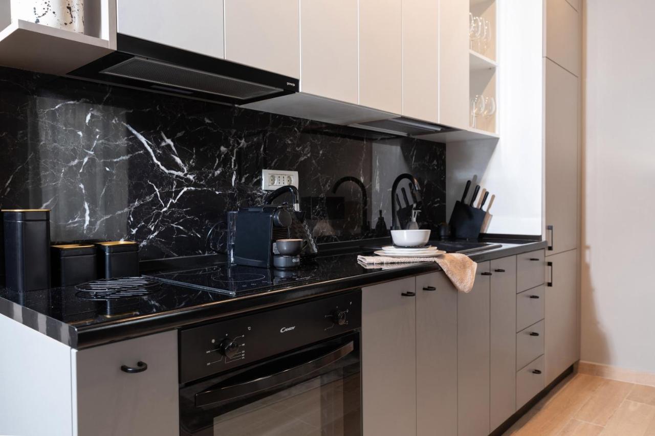 Qult - Misty Night Apartment Bucureşti Ngoại thất bức ảnh